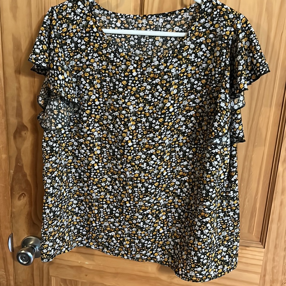 Women’s L floral print top